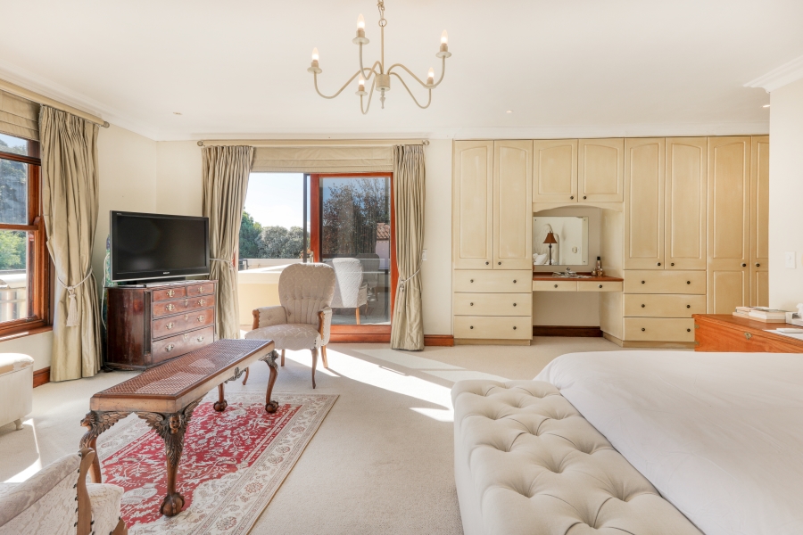 7 Bedroom Property for Sale in Zwaanswyk Western Cape